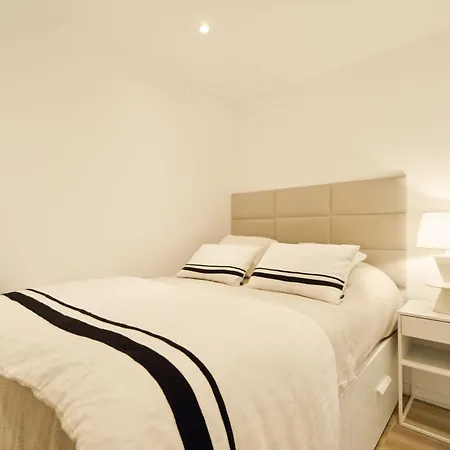 Charming - 2bd 4p - Center Of St Tropez *